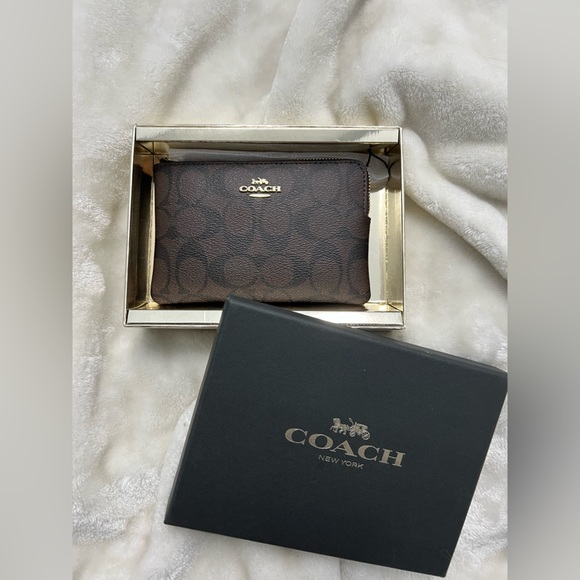 Coach Handbags - NWT Coach corner zip wristlet